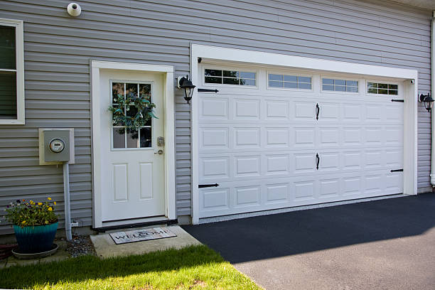 24/7 Emergency Garage Door Roller Replacement experts in Cass County County, ND